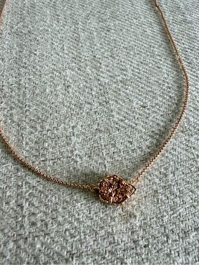 KENDRA SCOTT Tess Pendant Necklace in Rose Gold Drusy